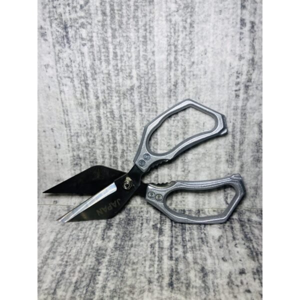 Scissors for cutting tape
